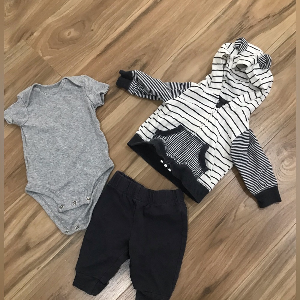 Carter’s- 3 pieces